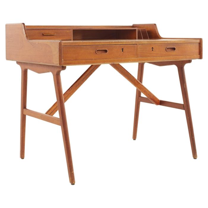 Vintage Mid-Century Modern Writing Desk at 1stDibs | vintage mid ... Mid-century modern writing desk furniture